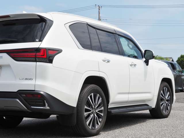 Lexus LX 12