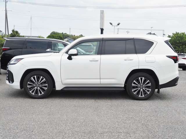 Lexus LX 8