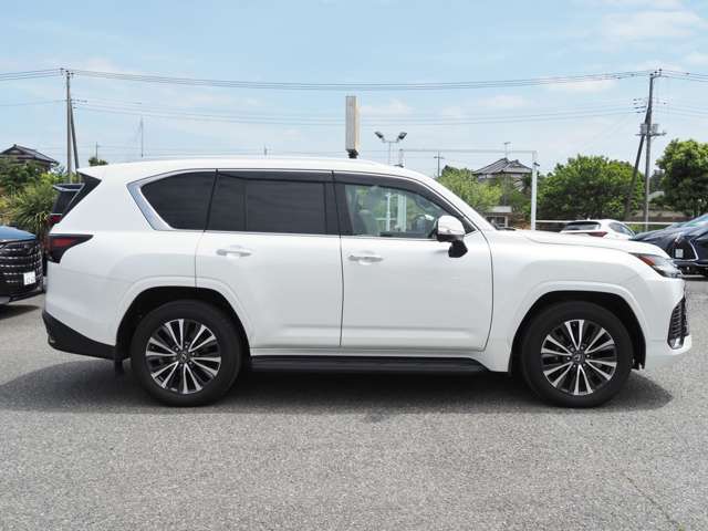 Lexus LX 9