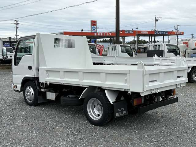 Isuzu Elf 8