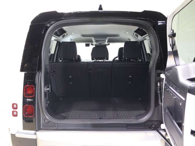 Land Rover Defender 11