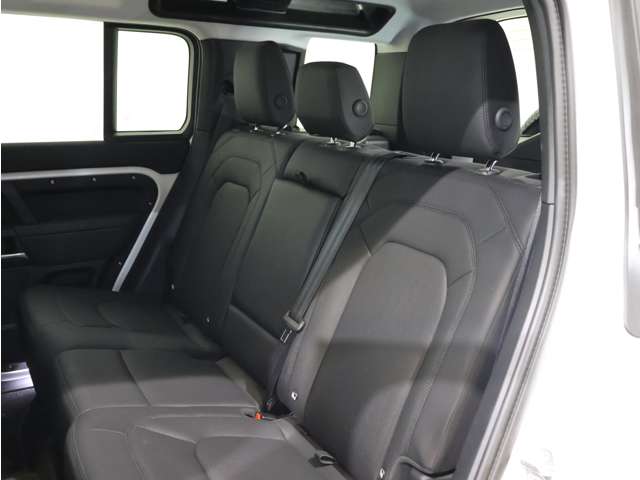 Land Rover Defender 5