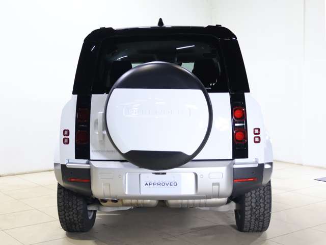 Land Rover Defender 7
