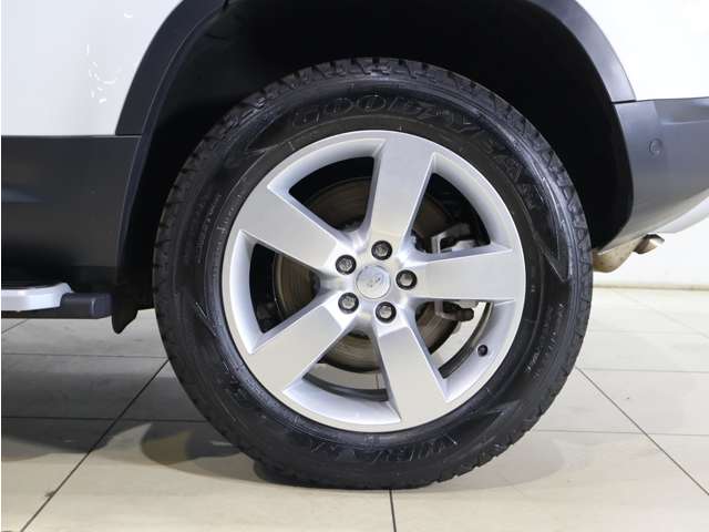 Land Rover Defender 9
