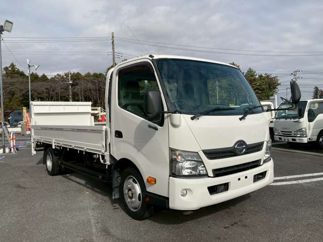 Hino Dutro 3