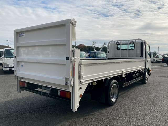 Hino Dutro 5