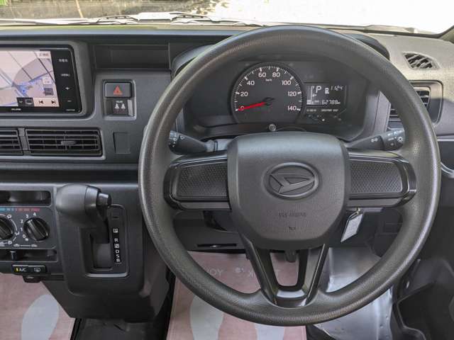 Daihatsu Hijet Cargo 11