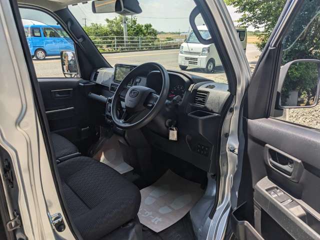 Daihatsu Hijet Cargo 12