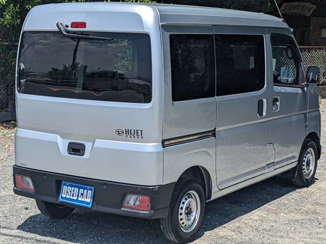 Daihatsu Hijet Cargo 6