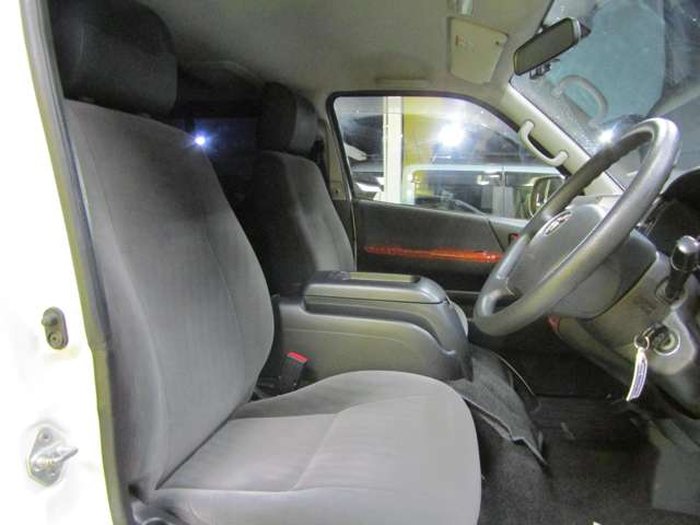 Toyota Regius Ace 6