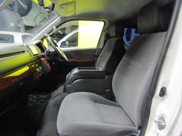 Toyota Regius Ace 7