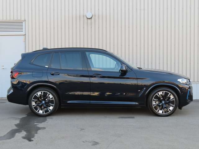 BMW iX3 4