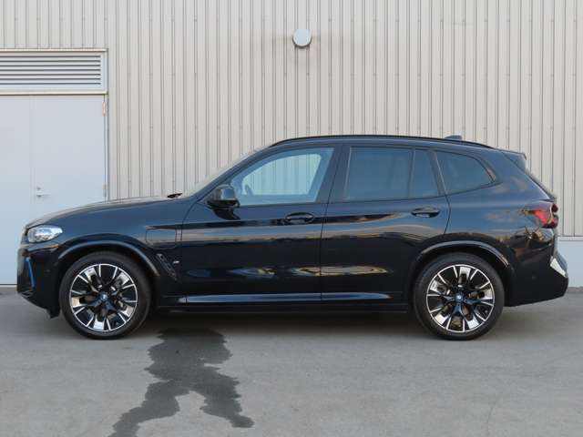 BMW iX3 8