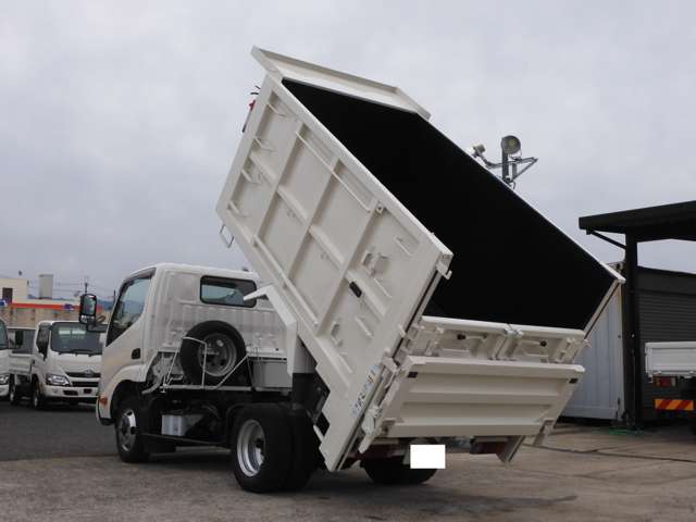 Hino Dutro 4