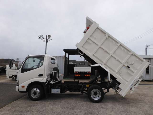 Hino Dutro 9