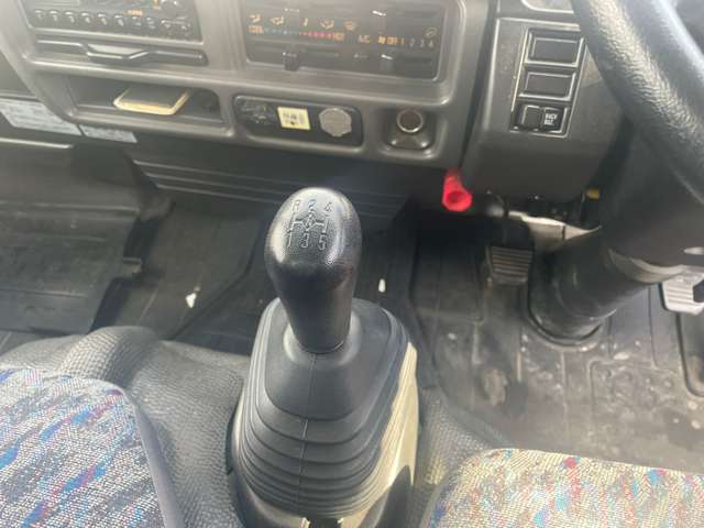 Isuzu Elf 11