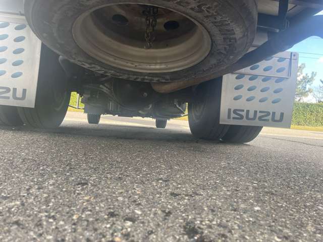Isuzu Elf 6