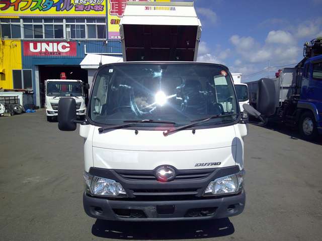 Hino Dutro 2