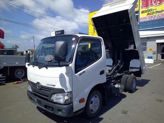 Hino Dutro 3