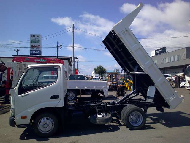 Hino Dutro 4