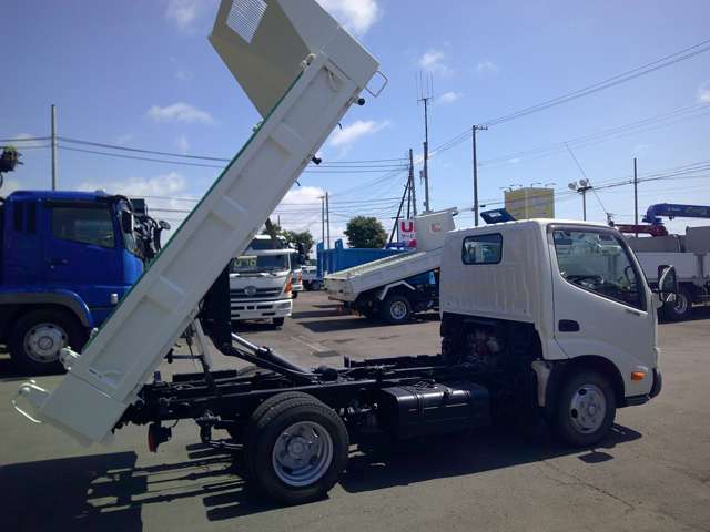Hino Dutro 8