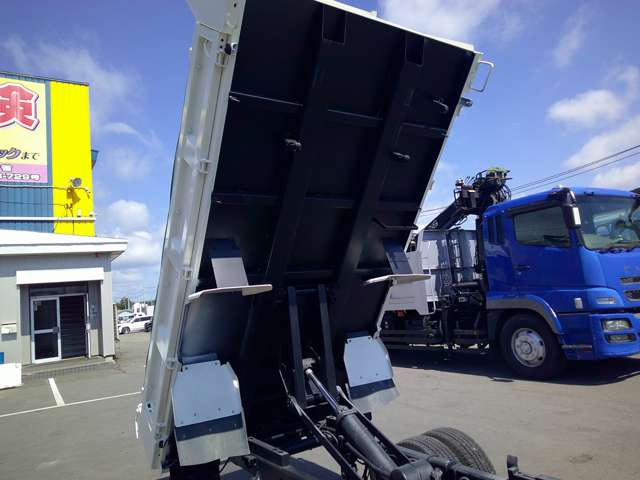 Hino Dutro 9