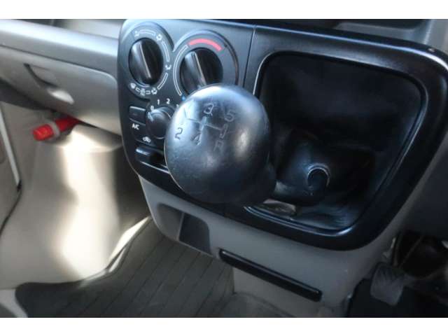 Nissan NV100 Clipper 5