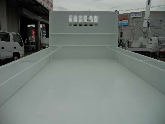 Mitsubishi Fuso Canter 9