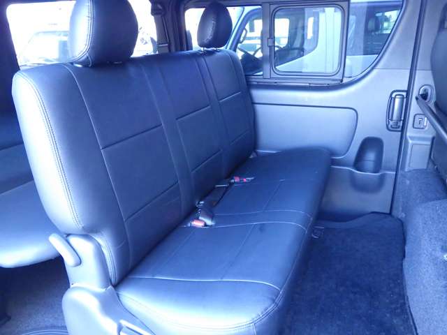 Toyota Hiace Van 11
