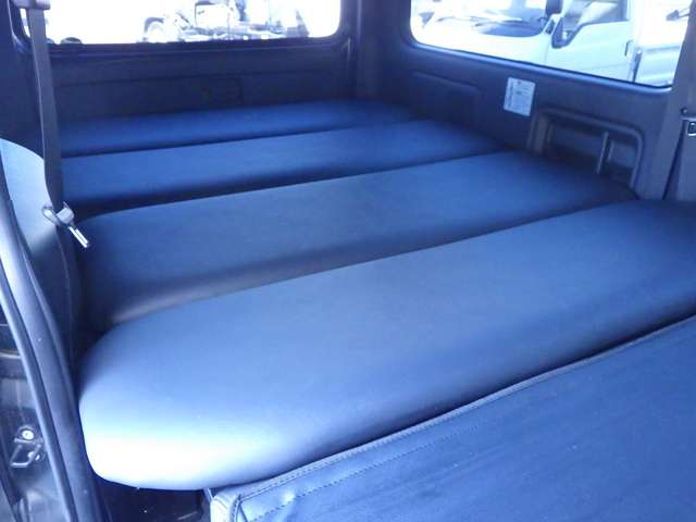 Toyota Hiace Van 12