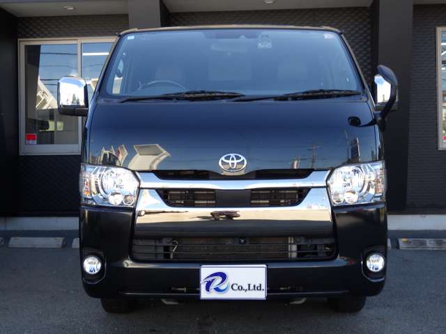 Toyota Hiace Van 4