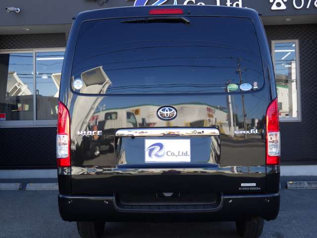 Toyota Hiace Van 5