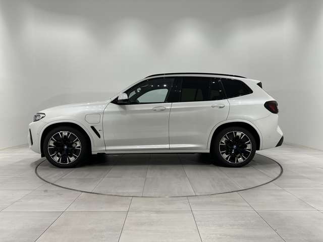 BMW iX3 11