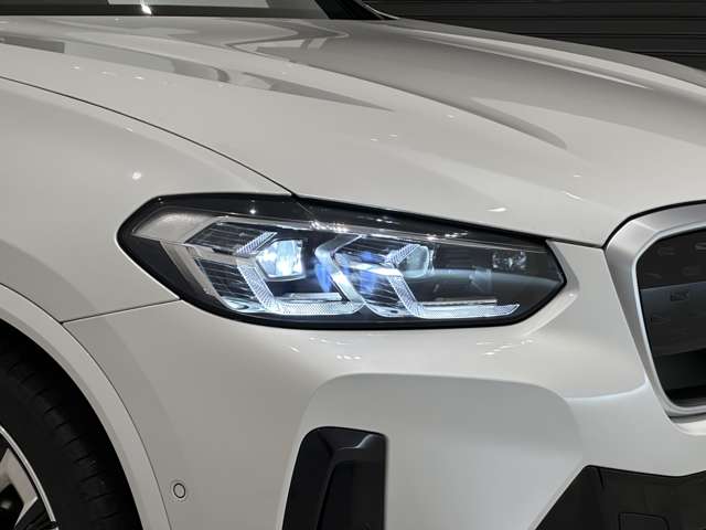 BMW iX3 12