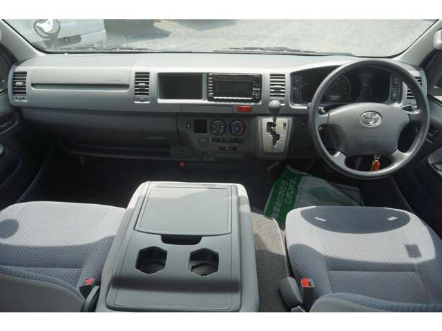 Toyota Hiace Commuter 11
