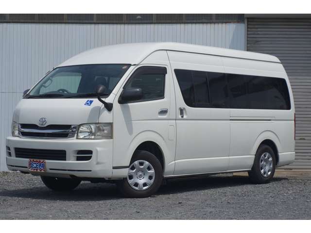Toyota Hiace Commuter 2