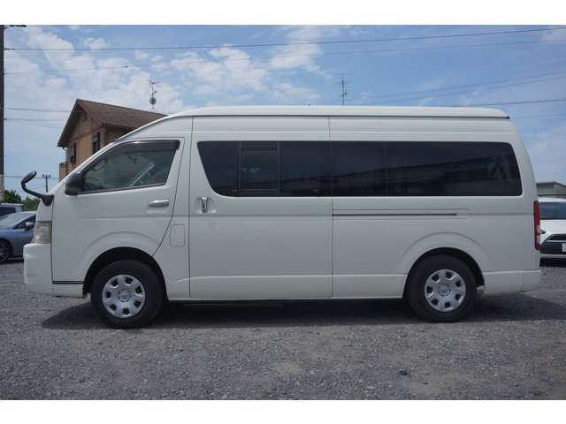 Toyota Hiace Commuter 6