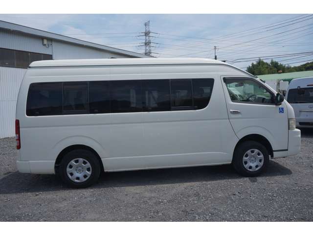 Toyota Hiace Commuter 7