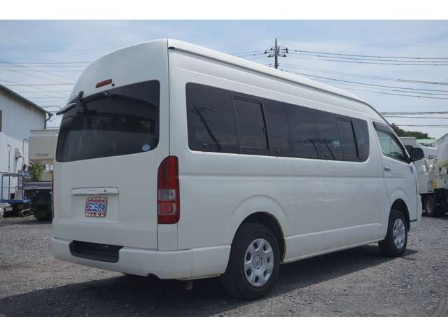 Toyota Hiace Commuter 10