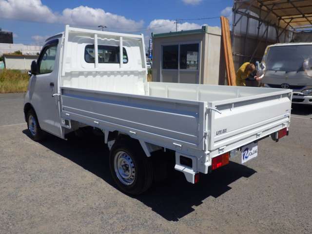 Toyota Light Ace Truck 2