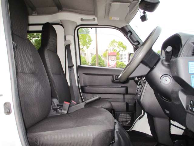 Daihatsu Hijet Cargo 12