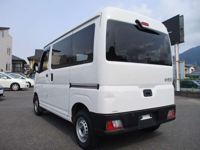 Daihatsu Hijet Cargo 3