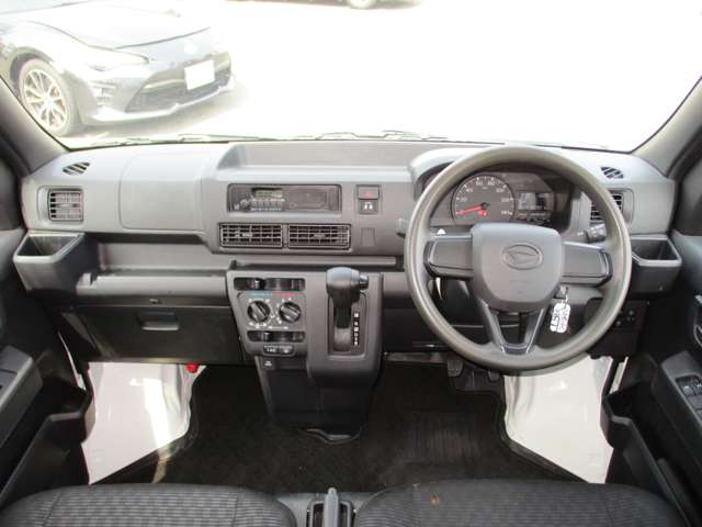 Daihatsu Hijet Cargo 4