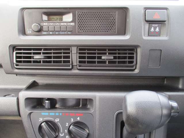 Daihatsu Hijet Cargo 6