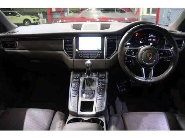Porsche Macan 5