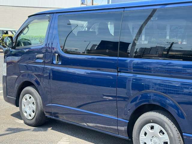 Toyota Hiace Van 12