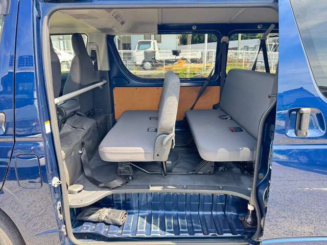 Toyota Hiace Van 2