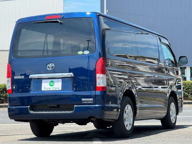 Toyota Hiace Van 3
