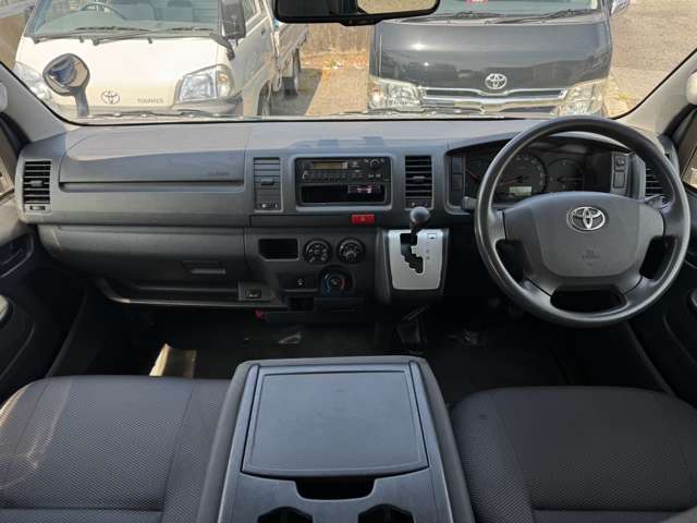 Toyota Hiace Van 4