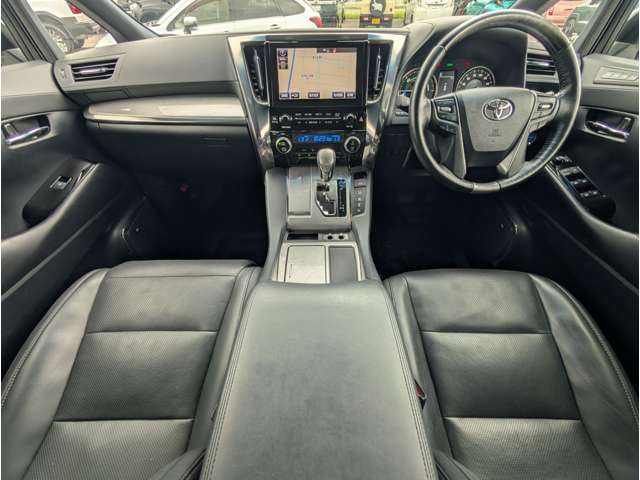 Toyota Alphard 3